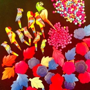 CRAFTERS BEAD LOT⭐️Jewelry Making VINTAGE HAND-PAINTED WOOD PARROTS/LEAVES/BEADS
